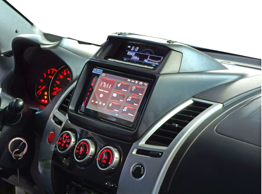 Рамка  MITSUBISHI Outlander 2012+ 2din (крепеж)