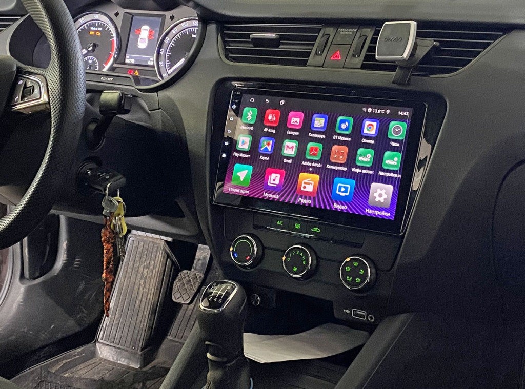 Рамка для UMS  SKODA Octavia 2013-2020 (A7), 10"