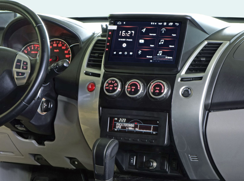 Рамка для UMS  MITSUBISHI L-200, Pajero Sport 2006-2015, 9" (Накладка)