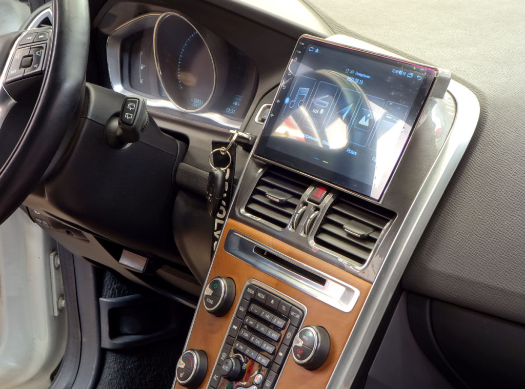 Рамка для UMS  VOLVO XC60 2013-2017, 9"